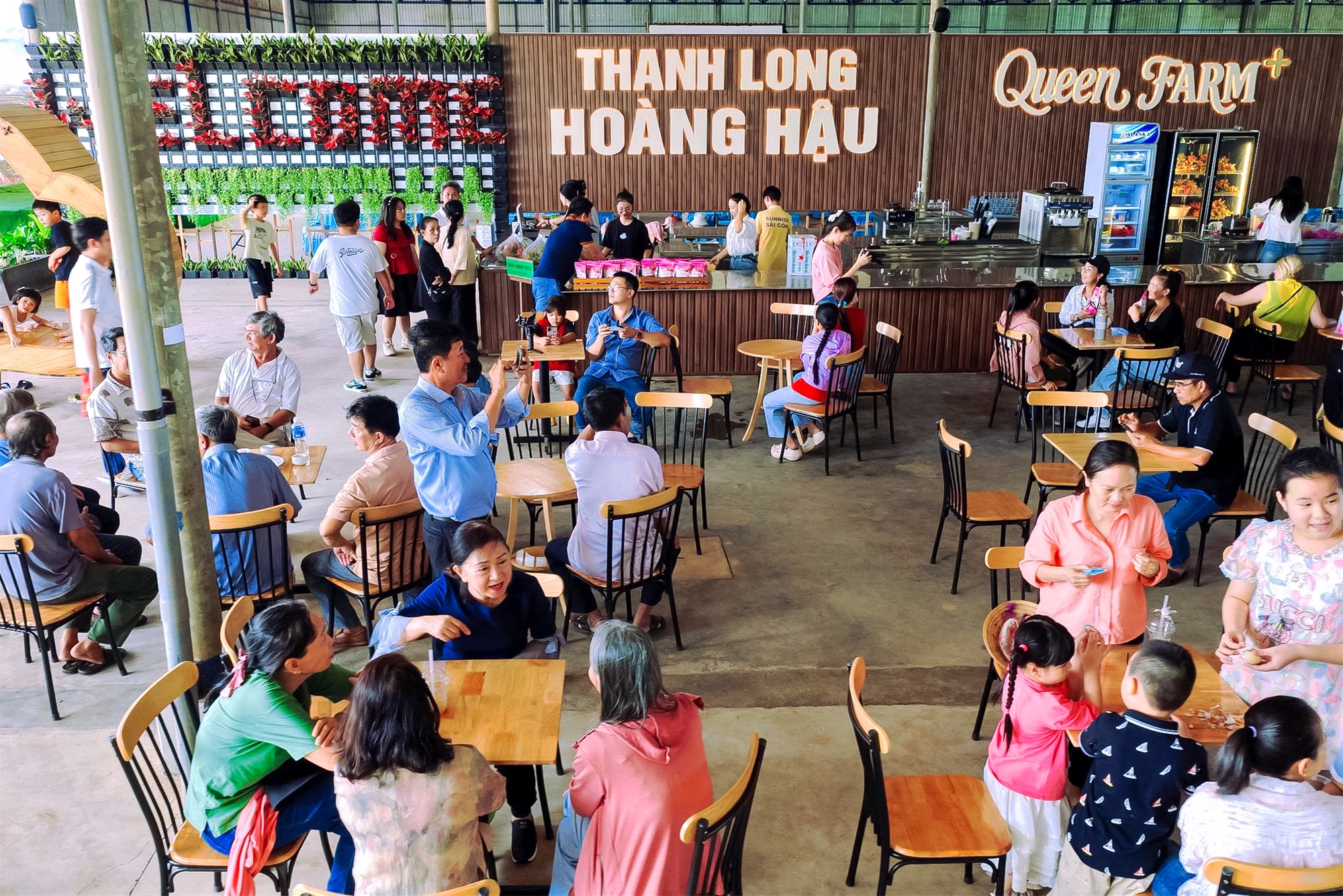 Khu cafe & nhà hàng